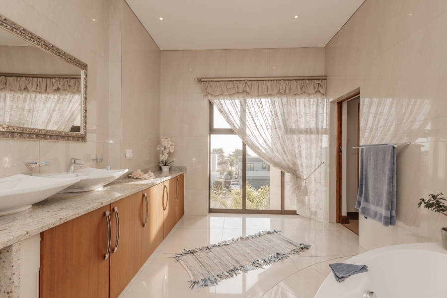 4 Bedroom Property for Sale in Baronetcy Estate Western Cape